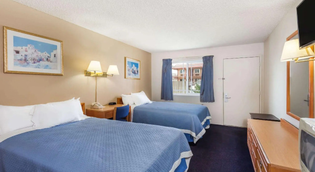 Четырёхместный номер Standard Days Inn by Wyndham Barstow