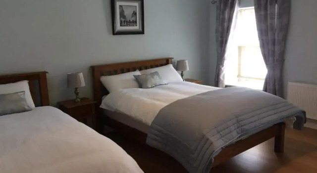 Коттедж с 2 комнатами Cornerstone 2 Bed Townhouse