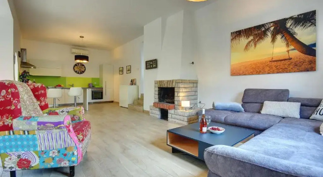 Villa Andrija Family Dream with heated pool at the sea with beautiful garden, outside cinema and kids playground, Reserva ahora Villa Hoteles en Fažana con piscina, Piscina