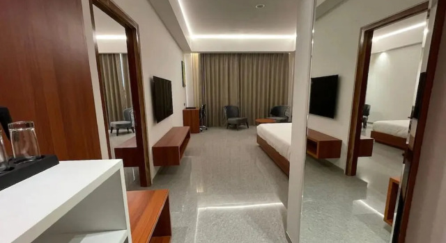 Mars Resorts, Забронировать Отель Отели Мератх с парковкой, Парковка