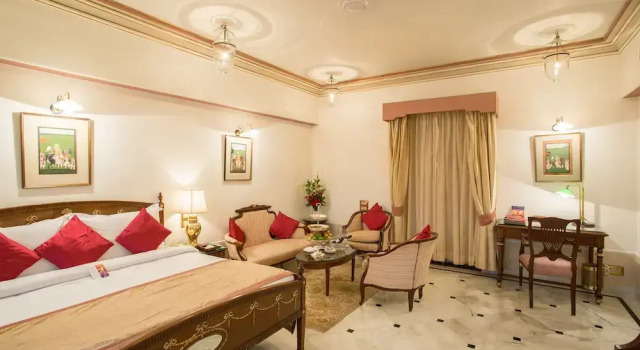 Номер Standard с видом на озеро Taj Fateh Prakash Palace Udaipur