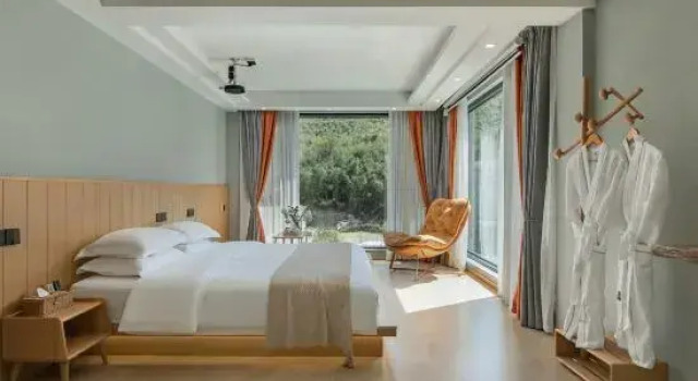 Кровать в общем номере с 6 комнатами ARTINN·Cave Private Hot Spring·Designer Accommodation (Anji Cloud Grassland Branch)