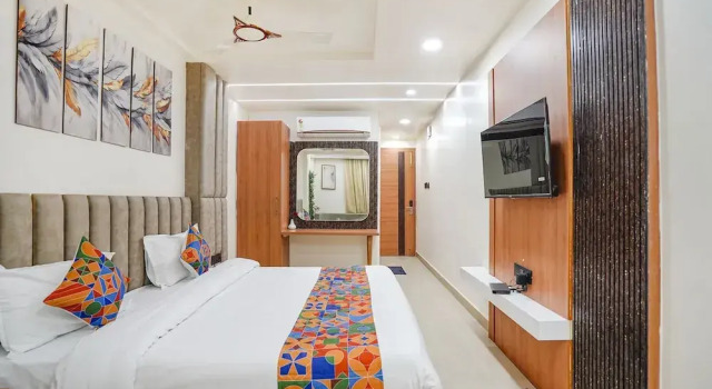 Номер Deluxe FabHotel Shrinath Casa Inn