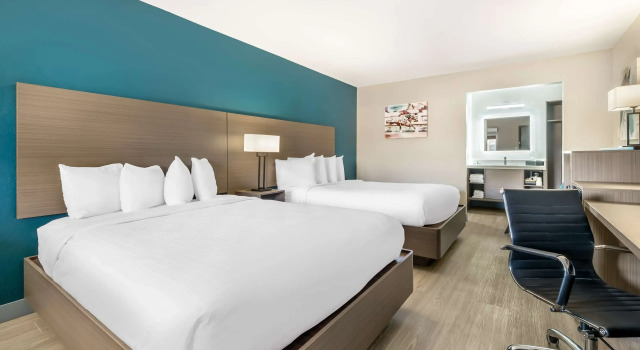 Четырёхместный номер Standard Best Western Green Tree Inn