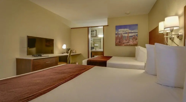 Четырёхместный номер Deluxe Vagabond Inn Bishop