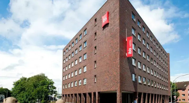 Кровать в общем номере ibis Hamburg Alsterring