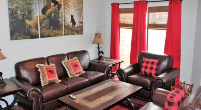 Spacious Downtown Condo Walking distance to Downtown Gatlinburg Sleeps 6 guests