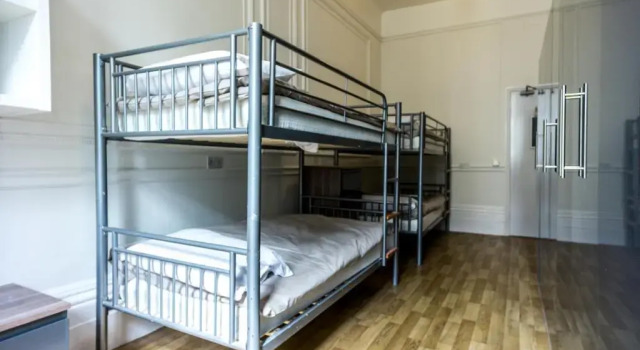 Четырёхместный номер Standard Sandeman-Allen Hostel