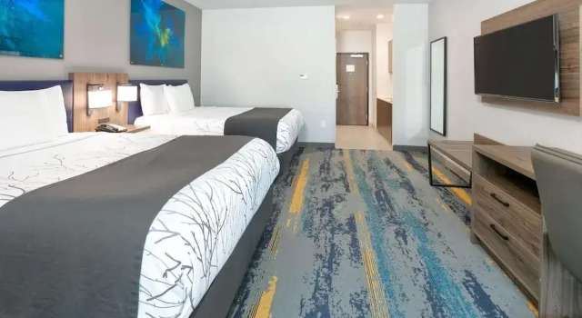 Четырёхместный номер Premier La Quinta Inn & Suites by Wyndham Dallas/Fairpark