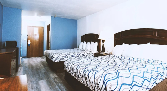 Четырёхместный номер Deluxe Comfort Inn North