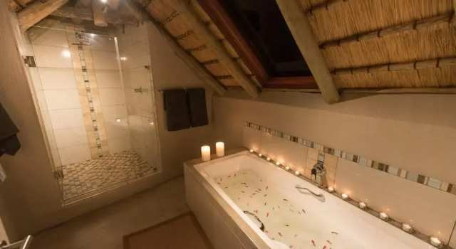 Люкс с балконом eKhaya Bush Lodge