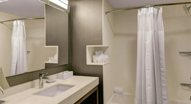 Четырёхместный номер Standard Courtyard by Marriott New Orleans Westbank/Gretna