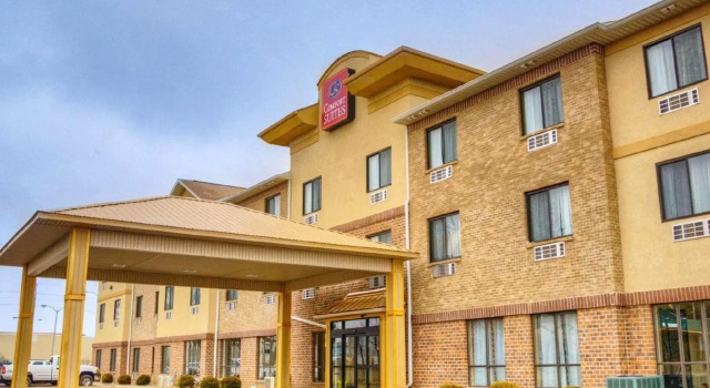 Люкс Comfort Suites Plymouth near US-30