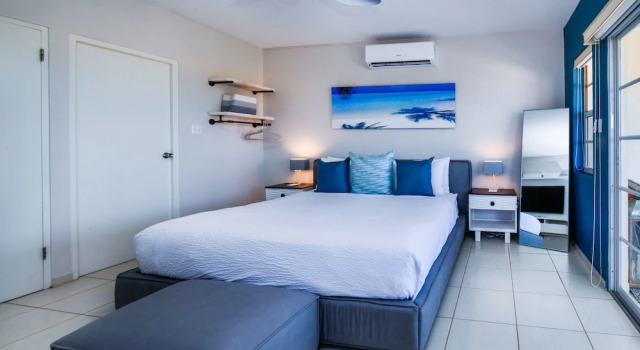 Коттедж NEW Listing Stunning Island Getaway With Pool!
