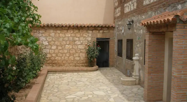 Cueva de la Cereria, Забронировать Отель Отели La Alcarria с парковкой, Парковка