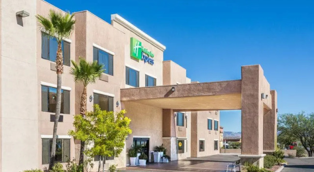 Люкс с 2 комнатами Holiday Inn Express Hotel & Suites Nogales by IHG