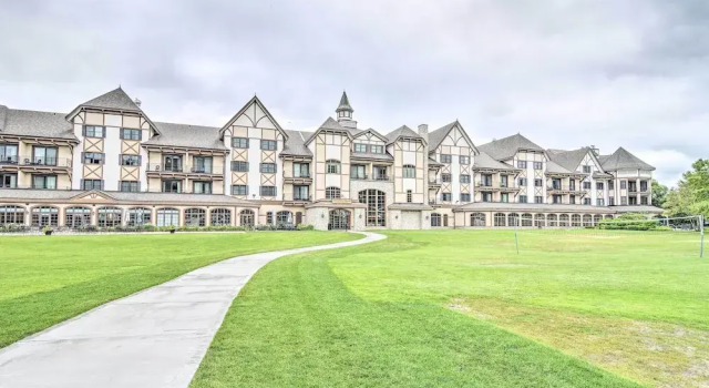Апартаменты Ski-in/ski-out Getaway at Boyne Mountain Resort