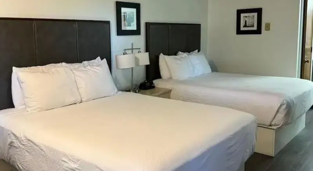 Четырёхместный номер Standard River House Inn, a Baymont by Wyndham