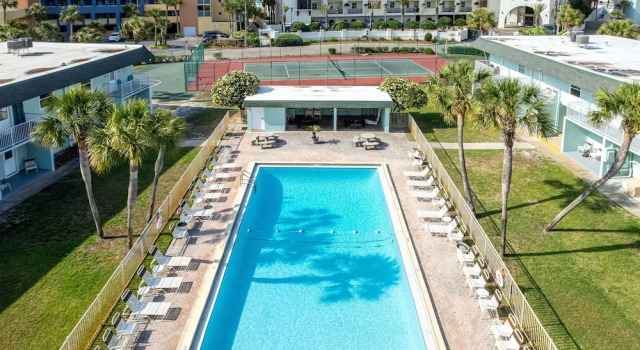 Venus 111 is a Ground Floor 2 BR on Okaloosa Island steps from the pool by RedAwning, Забронировать Апартаменты/квартира Форт-Уолтон-Бич Emerald Coast