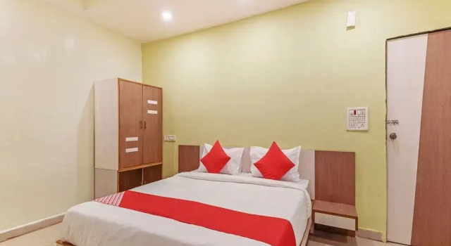Hotel Dream Line Lodging & Boarding by OYO Rooms