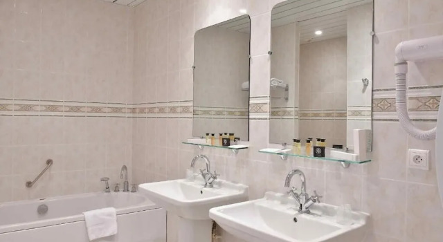 Люкс Comfort Hôtel Castel Jeanson