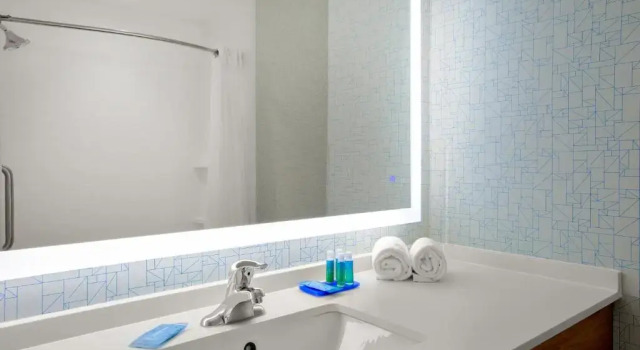 Двухместный номер Deluxe Holiday Inn Express Hotel & Suites Ontario by IHG