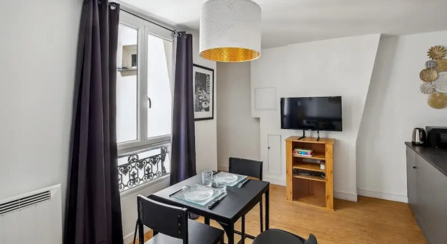 Studio at the Heart of the Marais Rue des Rosiers, Забронировать Апартаменты/квартира Париж Иль-де-Франс, рядом с Улица Фран-Буржуа