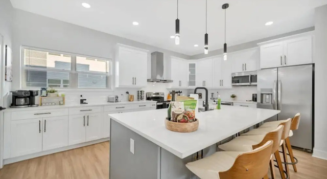 Апартаменты 4br3ba Modern Sleeps 10 8 Minutes to Raymond James