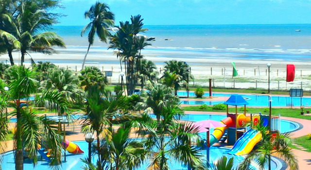 Кровать в общем номере De Rhu Beach Resort