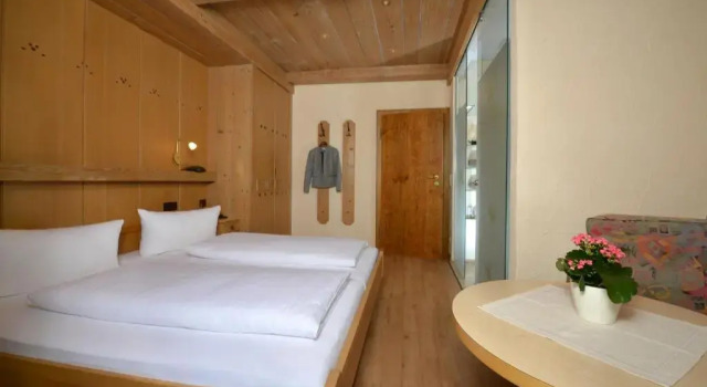 Двухместный номер Standard с балконом Hotel Edelweiß