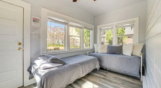 Walk to Midtown: Charming Reno Retreat, Забронировать Дом для отпуска Виллы Рино, рядом с Ратуша округа Уошо, Вилла