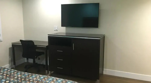 Vagabond Inn Executive Bakersfield Downtowner, Забронировать Отель Отели Бейкерсфилд с бассейном, рядом с Mercy Hospital Downtown - Bakersfield, Бассейн