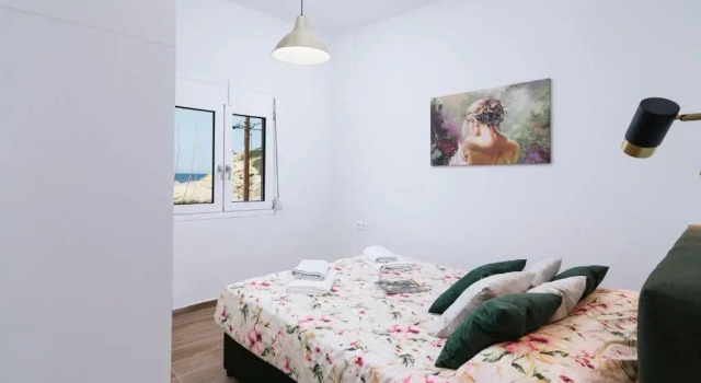 Beach front apartment with swimming pool, Забронировать Апартаменты/квартира Лигарья 