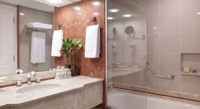 Семейный номер Standard с видом на бассейн Royal Palm Plaza Resort