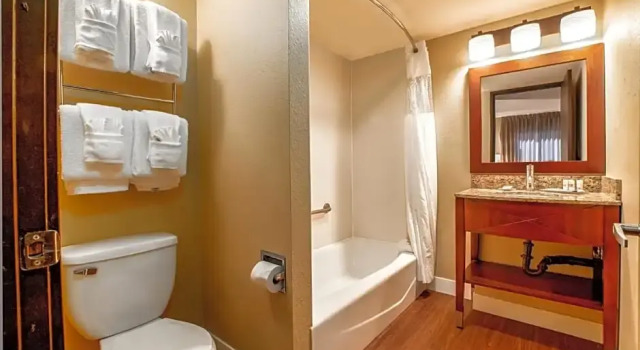 Двухместный семейный люкс c 1 комнатой with ocean/pool view La Quinta by Wyndham Cocoa Beach Oceanfront
