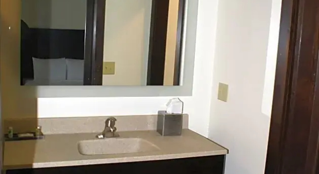 Четырёхместный номер Standard Boarders Inn & Suites by Cobblestone Hotels - Syracuse