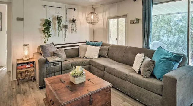 < 1 Mi to Lake Havasu: Pet-friendly Home, Забронировать Отель Отели Лейк-Хавасу-Сити с бассейном, рядом с Пляж Виндзор, Бассейн
