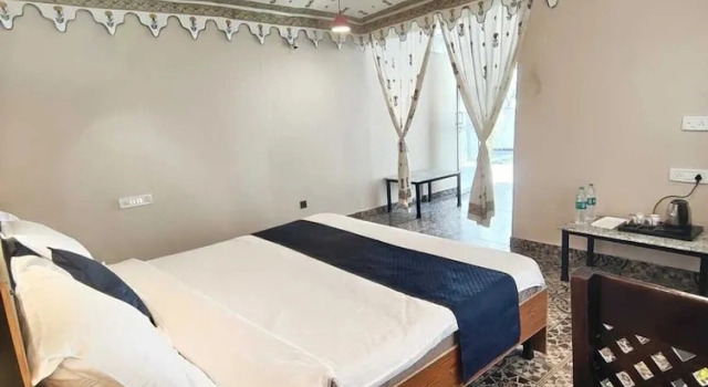Blue heaven resort jaipur, Забронировать Курортный отель Отели штата Раджастхана с бассейном, Бассейн