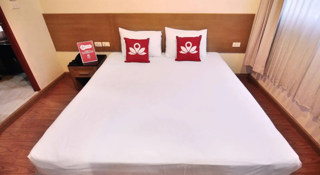 ZEN Rooms Surawong, Забронировать Отель Банг Рак Бангкок, рядом с Храм Шри Маха Мариаммана