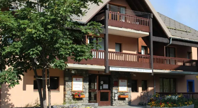 Pied de pistes, résidence 3 étoiles tout confort dont terrasse et piscine