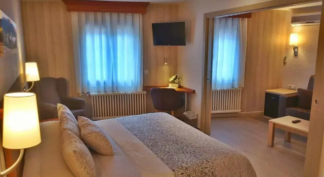 Люкс Hotel-Restaurante La Quadra