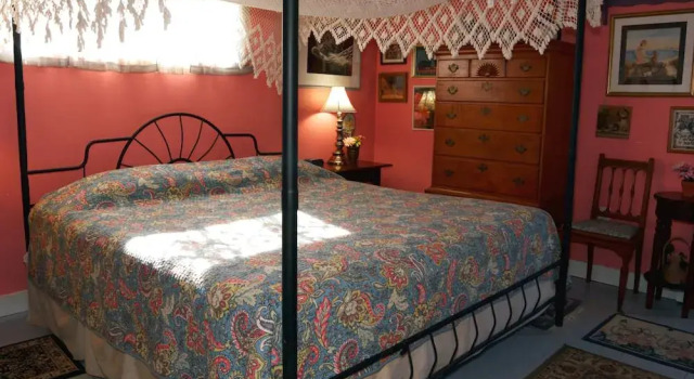 Simmons Homestead Inn, Забронировать Отель «постель и завтрак» Отели Массачусетса с парковкой, Парковка