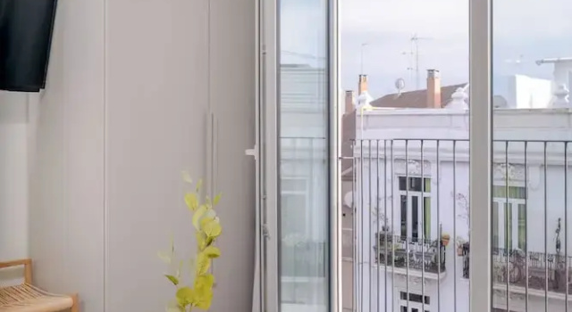 Студия Economy с балконом Limehome Valencia Carrer de Sant Jacint