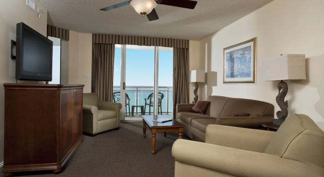 Номер Standard с 3 комнатами с балконом и oceanfront Bahama Sands Condos