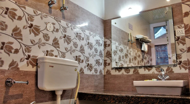 Номер Deluxe с балконом Valley Of Sublime!!! NIRVANA HILLS!!! A family Hotel with Roof Top Lounge!!!Balcony Rooms!!!Power Backup!!! Parking!!!400m Away From Mata Hadimba Temple