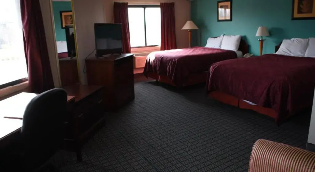 Четырёхместный номер Standard Rodeway Inn Syracuse Carrier Circle