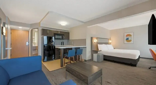 Двухместный люкс c 1 комнатой Holiday Inn Express Hotels- Hampton by IHG
