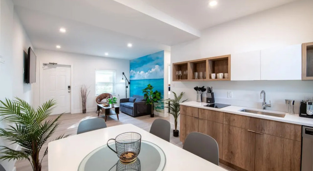 Полулюкс с 2 комнатами The Lauderdale Boutique Hotel
