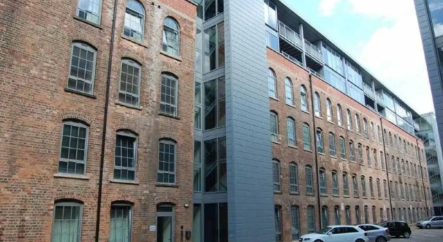 Beautiful City Centre 2-bed Apartment With Balcony