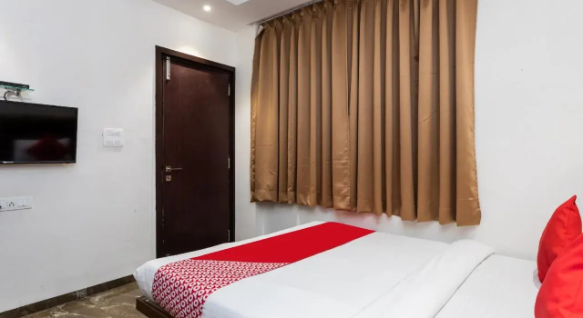 OYO 15800 Jaanie's Residency